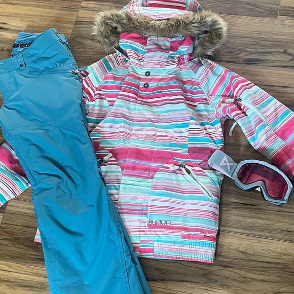 Burton Snowboard or Ski Complete Outfit - Picture 1 of 7